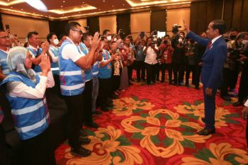 Presiden Jokowi apresiasi KTT G20 sukses, angkat jempol untuk PLN