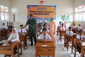 Danlanud Silas Papare beri semangat siswa SD Angkasa ikut seleksi Amso