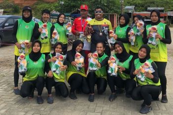 Tim dayung putri Bengkalis persembahkan emas di nomor 500 meter