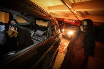 Wahana Misteri Menggunakan Mobil