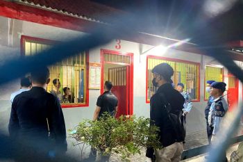 Enam pegawai Lapas Narkotika Bandarlampung dites urine