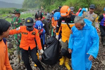 Tim SAR kembali temukan satu korban tanah longsor di Gowa