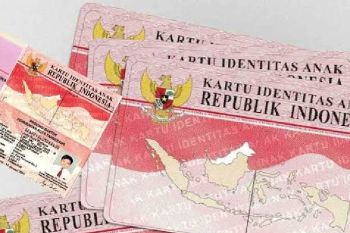 Disdukcapil Biak melayani perekaman kartu identitas anak di sekolah
