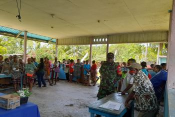 Koramil Biak Timur beri pendampingan pelaksanaan pendataan penduduk