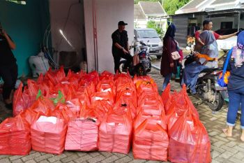 Dinsos Makassar dirikan dapur umum di lokasi pengungsian korban banjir