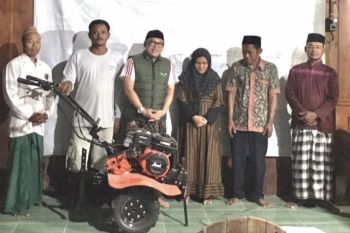 Dua kelompok tani Grobogan terima alsintan dari legislator PKB