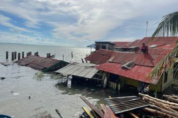 Satu rumah di Tanjungpinang roboh akibat angin kencang