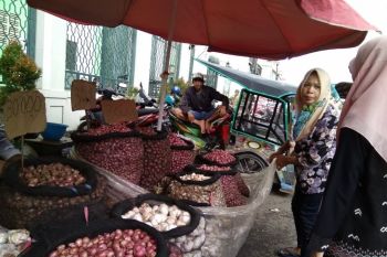 Dinas Perdagangan Makassar mengaktifkan pemantauan pasar