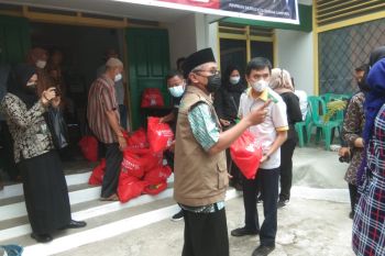 Baznas Bandarlampung salurkan 500 paket sembako pada warga kurang mampu