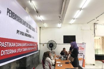 Pos Padang salurkan dana BSU ke sepuluh ribu pekerja