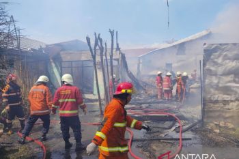 Petugas damkar Pekanbaru Riau gugur saat memadamkan kebakaran di gudang tiner