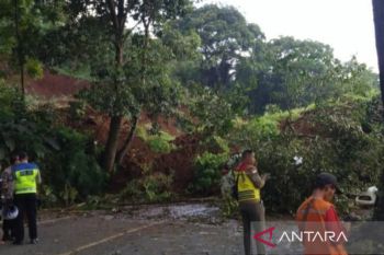 Jalur Puncak terputus akibat longsor pascagempa Cianjur