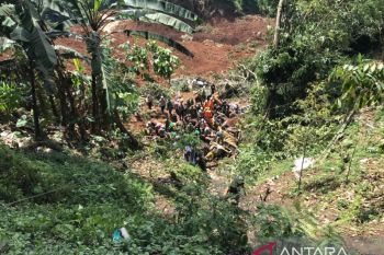 14 jenazah ditemukan di longsoran gempa di jalur Cianjur - Cipanas