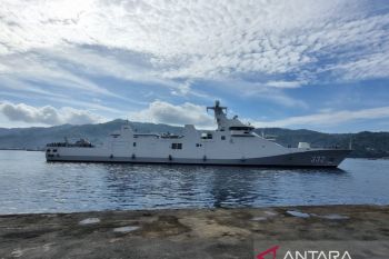 KRI GNR-332 sandar di dermaga Bitung-Sulut