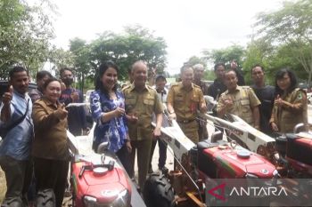 Belasan unit alsintan disalurkan bantu petani di Kapuas