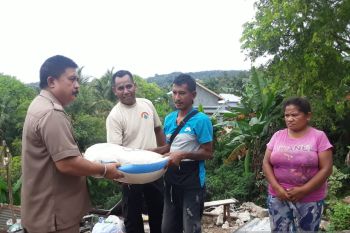 BPBD sebut baru tiga KK  terima bantuan gempa di Kupang