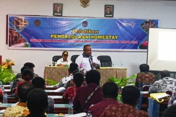 Dispar Biak latih ketrampilan bagi pengelola objek wisata homestay