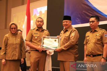 Wali Kota Solok terima penghargaan universal health coverage 2022