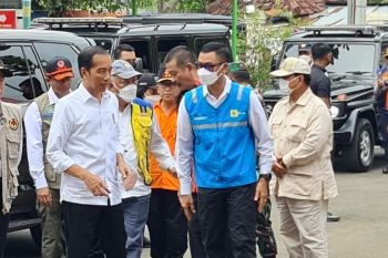 Presiden tinjau posko RS Sayang Cianjur, pastikan logistik hingga pasokan listrik PLN aman