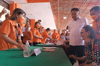 Gubernur Olly: Warga gunakan bansos untuk belanja kebutuhan pokok