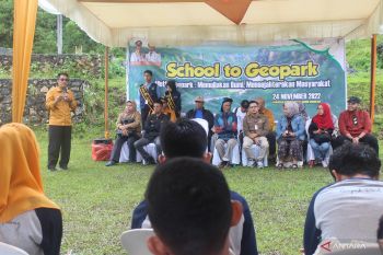 Dinas Pariwisata Sumbar gelar School to Geopark di Danau Tarusan Agam