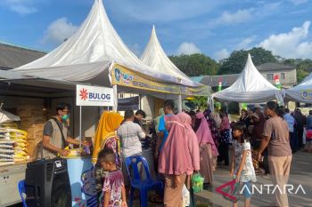 Masyarakat Tanjungpinang antusias belanja di pasar murah Bulog