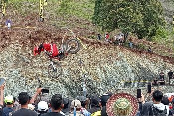 Rider Australia berikan tontonan memukau aksi freestyle di "Uncle Hard Enduro" Kalsel