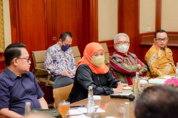 Gubernur Jatim Khofifah tetapkan UMP 2023 naik 7,8 persen