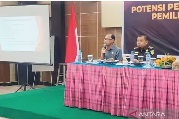 Bawaslu dan KPU Parepare sosialisasikan potensi permasalahan hukum