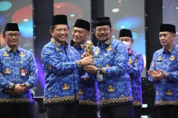 Mentan dianugerahi Korpri Award