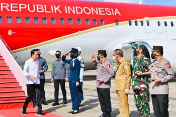 Presiden Jokowi melakukan kunjungan kerja ke Pontianak dan Surabaya