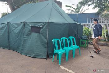 Warga terdampak gempa di Desa Pasir Goong Cianjur dirikan "tenda sakinah"
