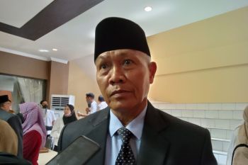 DLH akan mengembangkan pengolahan sampah plastik jadi paving block