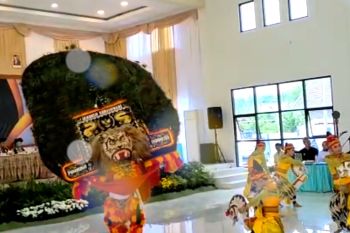 Sosok penari wanita perkasa di balik topeng Reog Ponorogo