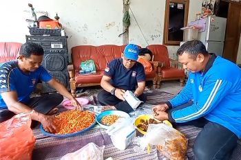 Tagana Madiun siapkan 1 kuintal sambal untuk Cianjur