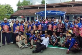 Bupati Jayapura Mathius minta setiap kampung bentuk badan usaha masyarakat adat