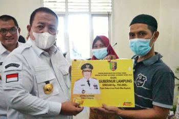 Kemarin Gubernur Lampung salurkan bansos penanganan dampak inflasi