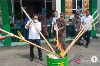 Kejari Metro kemarin musnahkan barang bukti 59 kasus tindak pidana