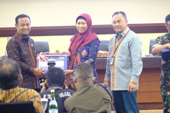 Gubernur Sulawesi Selatan serahkan DIPA dan Daftar Alokasi TKD tahun 2023