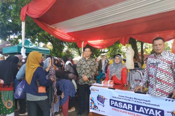 Dinas PUPR Payakumbuh gelar pasar murah dan pembagian sembako gratis di Hari Bakti PU ke-77