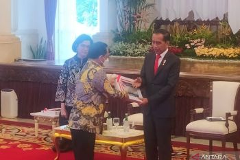Jokowi serahkan DIPA dan alokasi transfer daerah 2023
