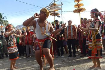 Tarian Manyialo Dayak Tamambaloh di Festival Danau Sentarum