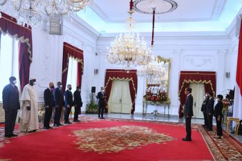 Jokowi terima surat kepercayaan enam dubes negara sahabat