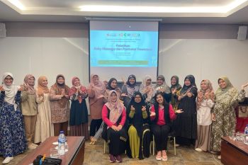 Kebidanan Unand gelar pelatihan pijat bayi dan pascamelahirkan
