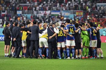 Puncaki Grup E, Jepang ke 16 besar