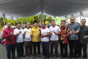 Dinas Pertanian Kabupaten OKU bagikan 1.258 Kartu Tani