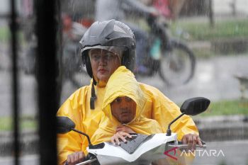 BMKG memprakirakan hujan lebat guyur sebagian besar wilayah Indonesia