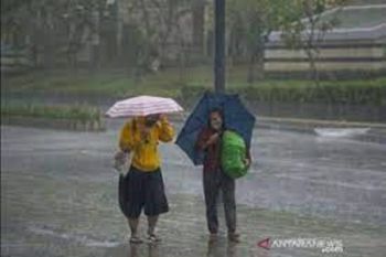Info cuaca NTB 2 Desember: hujan lebat, kilat petir dan angin kencang