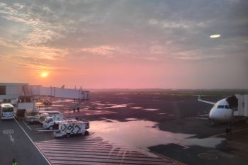 Aktivitas penerbangan di Bandara Juanda tak terganggu erupsi Gunung Semeru