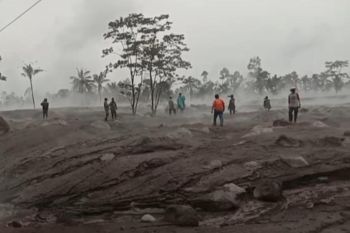 Gubernur Jatim pastikan jalur evakuasi erupsi Semeru disiapkan